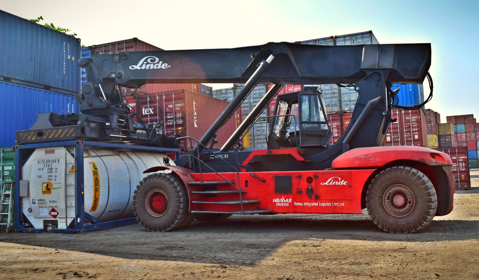 Industrial machinery and container loading for sea freight to Houston